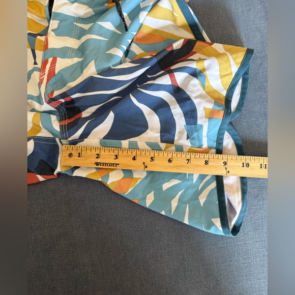 Quicksilver Mens Board Shorts SZ 32 High Line 4 Way Stretch Water Resistant - Picture 9 of 10